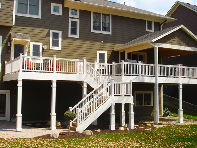 General Contracting services for custom-built decks, porches, and outdoor living spaces from Driftwood Builders.